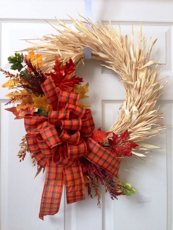 22 Awesome Fall Wreaths With Corn And Corn Husk - DigsDigs
