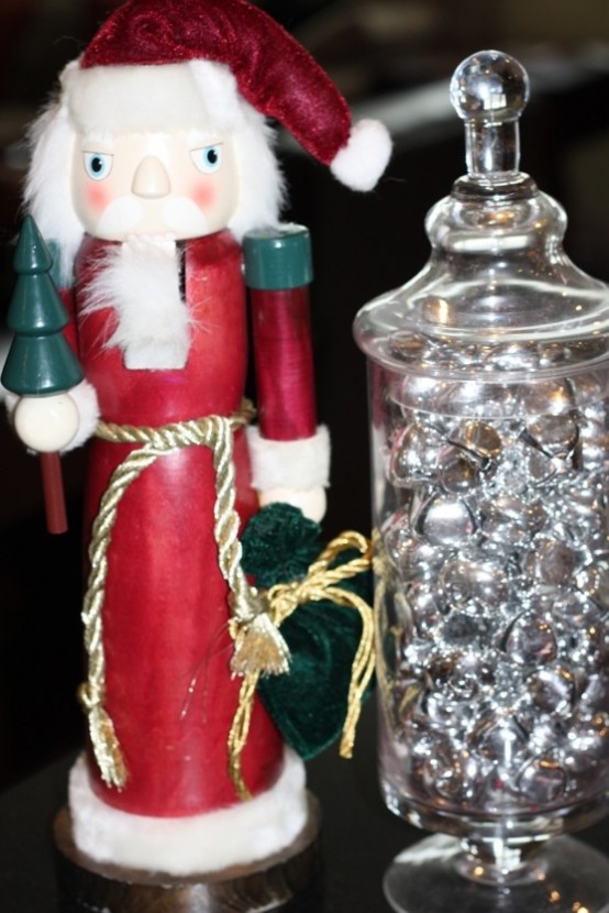 a glass jar with silver bells is a lovely and very easy Christmas decoration you may rock, make it very fast yourself
