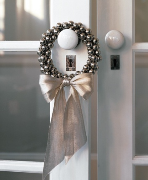 75 Ideas To Use Jingle Bells In Christmas Décor - DigsDigs