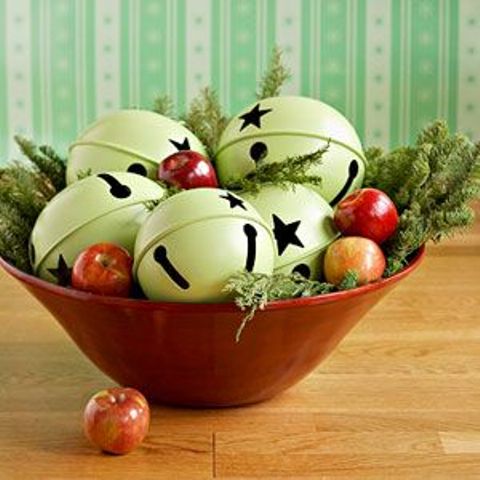 75 Ideas To Use Jingle Bells In Christmas Décor - DigsDigs