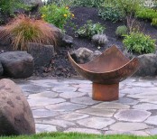 an open aged metal fire bowl is a great idea for a mid-century modern outdoor space, it’s easy to DIY and it looks pretty simple to blend with the surroundings