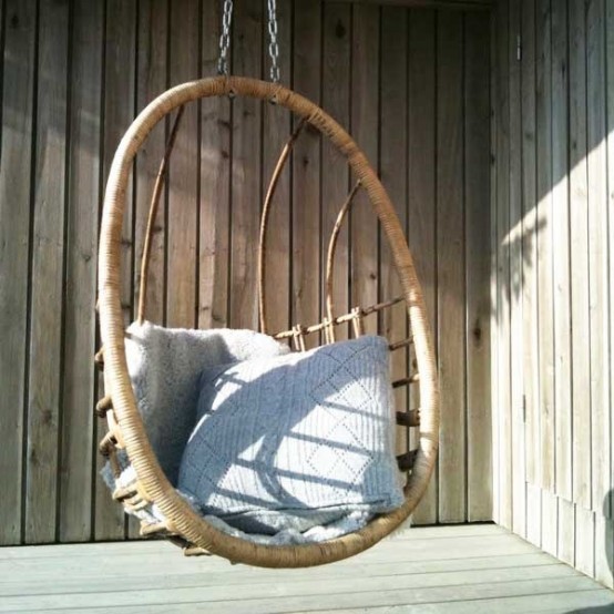 33 Awesome Outdoor Hanging Chairs