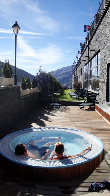 Awesome Outdoor Jacuzzis