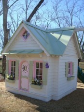 a small and lovely kids’ playhouse in white, with pastel green and pink touches is a very pretty idea