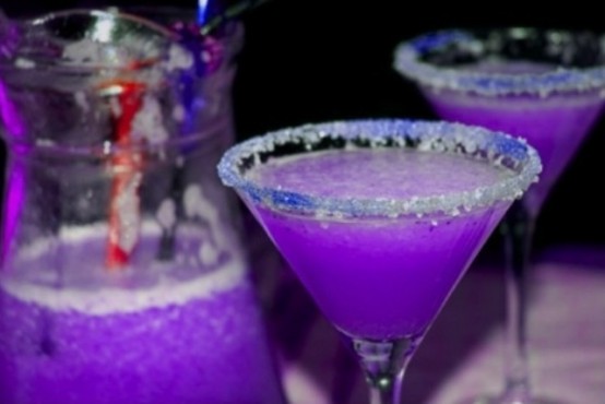 purple glitter drinks are perfect for a Halloween party, they are out of the box and bold, they will add fun to the party