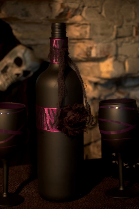a black and purple bottle and glasses that match for bold and catchy Halloween styling, you can DIY them easily
