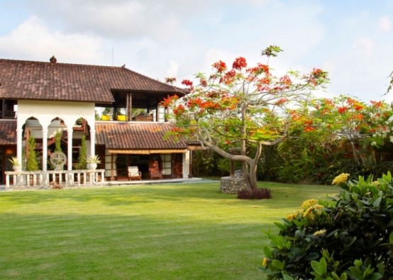 Bali House In Colonial Style With Local Art Works