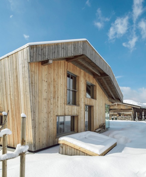 Barn Like Alpine Cottega With Modern Interiors