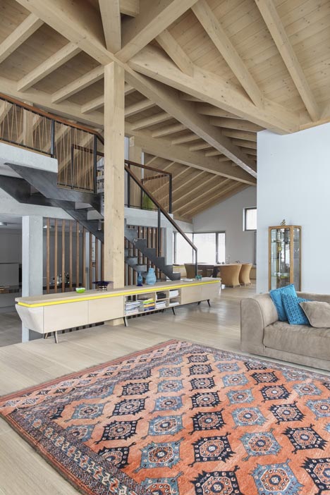 Barn Like Alpine Cottega With Modern Interiors