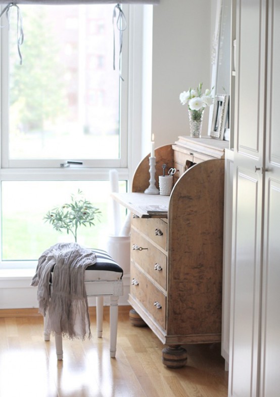 Beautiful And Cozy Nooks By The Window