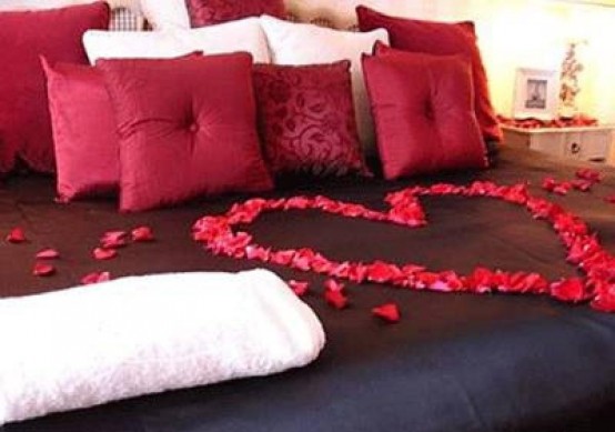 13 Beautiful Bedroom Decorating Ideas For Valentine\'s Day - DigsDigs