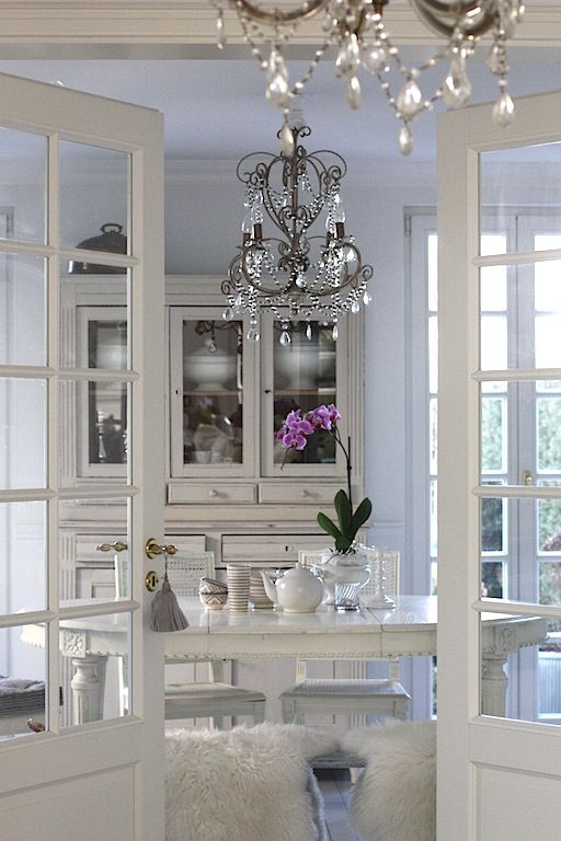 26 Beautiful Glam Kitchen Design Ideas To Try - DigsDigs