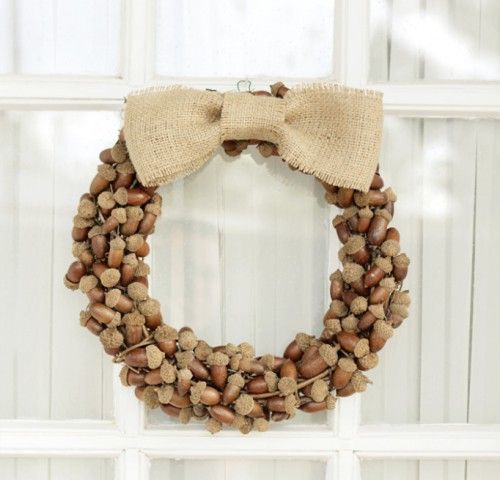 a rustic fall acorn wreath with a burlap bow is a cool and all natural decor idea for the season, looks nice and cool