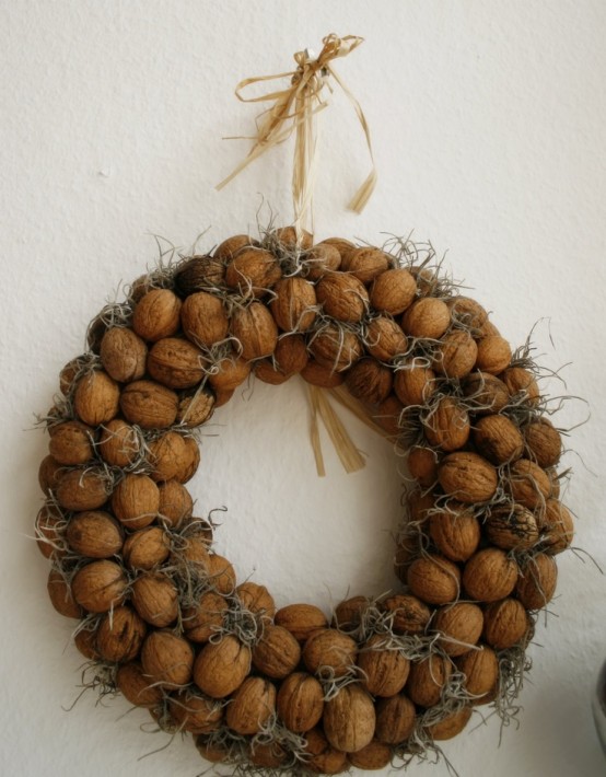 a large walnut wreath with a bit of hay and a ribbon is a lovely rustic fall decor idea to rock