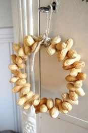 a peanut wreath is a lovely natural decor idea, you can make one yourself easily and anytime you want