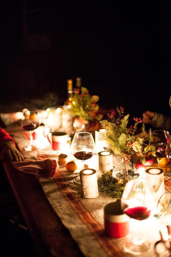 18 Beautiful Outdoor  Christmas Table  Settings DigsDigs