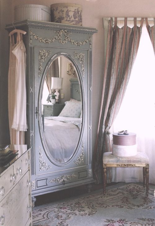 Beautiful Vintage Closets Youll Never Want To Leave