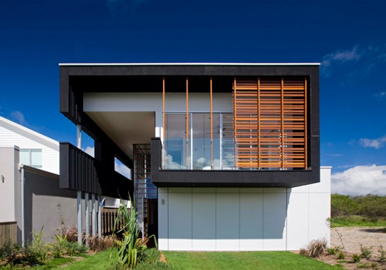 Casual And Comfortable Black Beach House – SheOak by Base Architecture