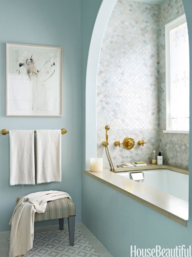 a serenity blue bathroom paired with marble tiles for a chic and refined combo