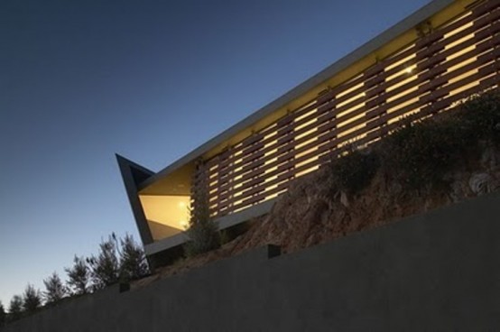 A Beautiful Glazed House With Wonderful Views