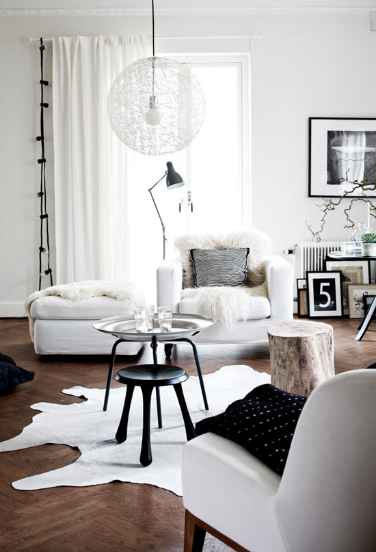 Casual Nordic Interior In Black, White And Grey
