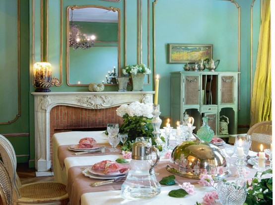 a beautiful and refined French dining room with turquoise walls, gilded touches, a fireplace, yellow curtains, a table and refined and chic chairs