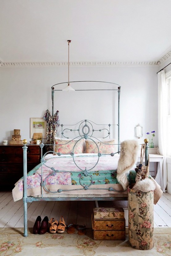 Charming Shabby Chic White House In London DigsDigs