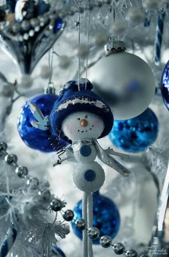electric blue and silver Christmas ornaments and beads will make your Christmas tree look amazing