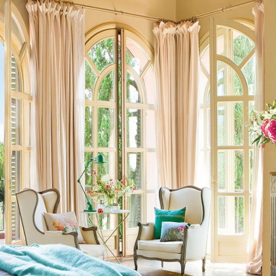 Charming Vintage Bedroom With Turquoise And Pink Accents