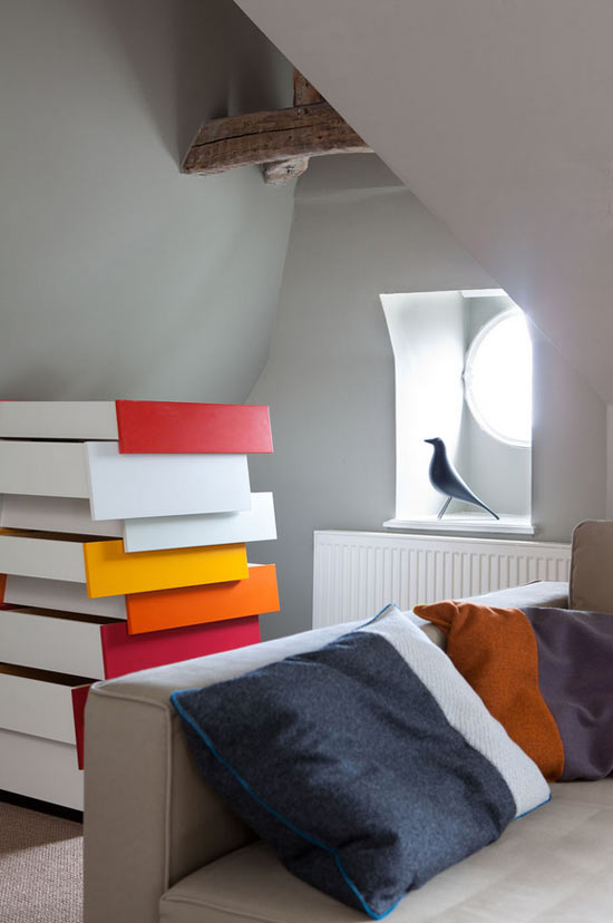 Chateaux De La Resle Antique Castle With Colorful Interiors