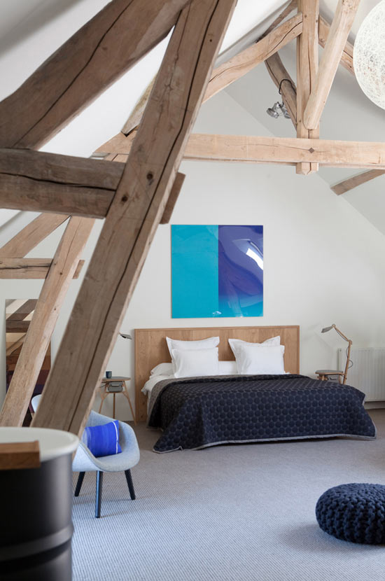 Chateaux De La Resle Antique Castle With Colorful Interiors