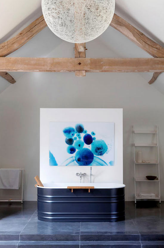 Chateaux De La Resle Antique Castle With Colorful Interiors