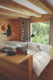 chic-bedroom-designs-with-exposed-wooden-beams-16
