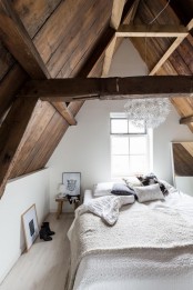 chic-bedroom-designs-with-exposed-wooden-beams-20