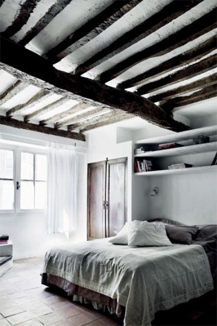 35 Chic Bedroom Designs With Exposed Wooden Beams - DigsDigs