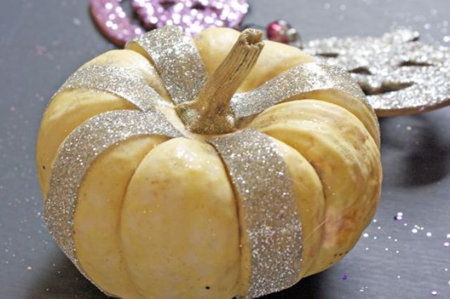 a neutral pumpkin with a silver glitter ribbon is a stylish Halloween decoration with a touch of bling