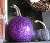 grey and purple glitter pumpkins are always a good idea for Halloween decor and they will add a blingy touch to your space
