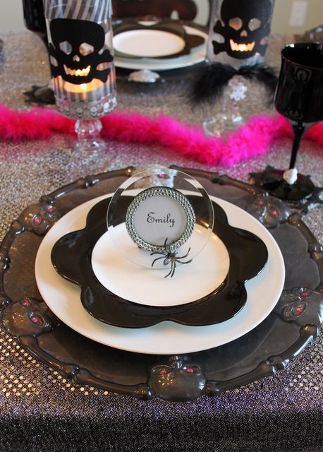 spooky halloween table setting with a touch of luxury