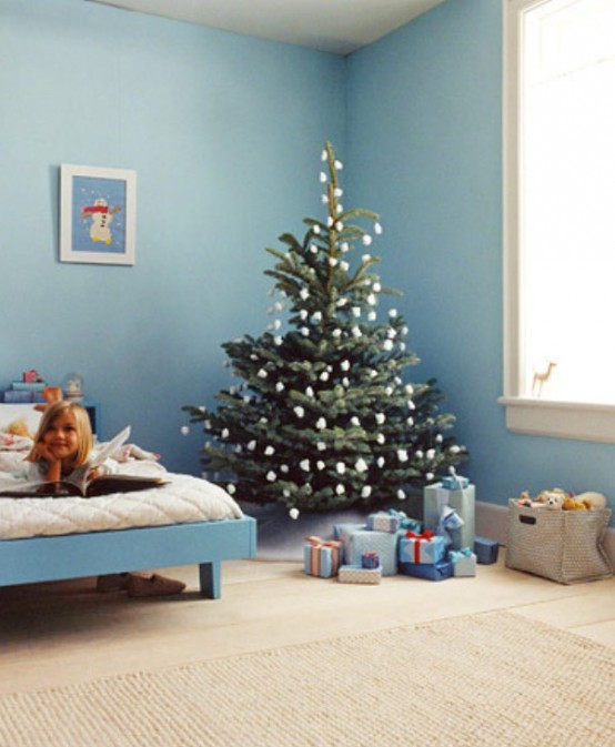 Cool Ideas To Decorate For Christmas In Blue - DigsDigs