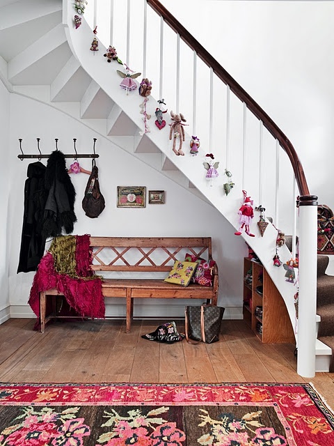 100 Awesome Christmas Stairs Decoration Ideas - DigsDigs