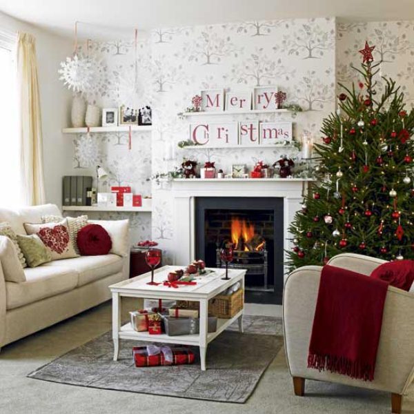 red, white and silver ornaments are amazing to make your Christmas tree bright and super chic