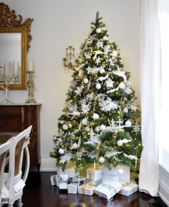 30 Traditional And Unusual Christmas Tree Décor Ideas 