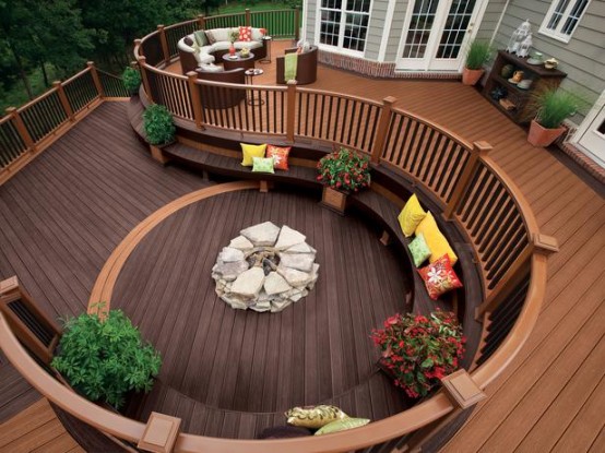 Circular Deck Perfect For A Large Party