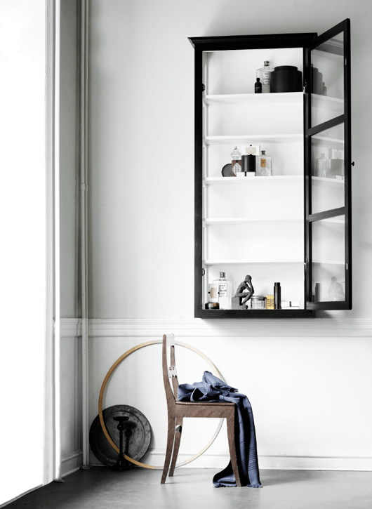 Classic Glass For Displaying Your Stuff DigsDigs