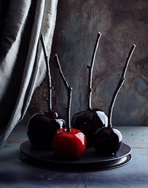 minimalist Halloween treats - black and red candied apples on sticks are amazing for making your guests and family happy