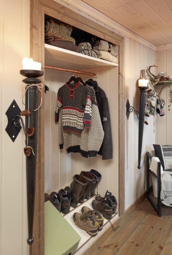 Awkward niches are perfect to organize clothes and shoes.