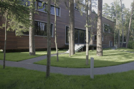 Clinker Brick With Wood House