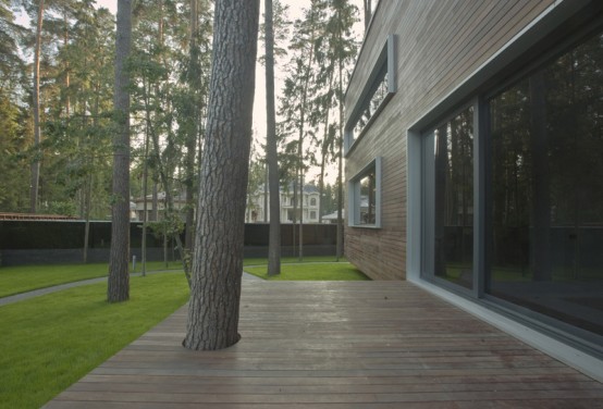 Clinker Brick With Wood House