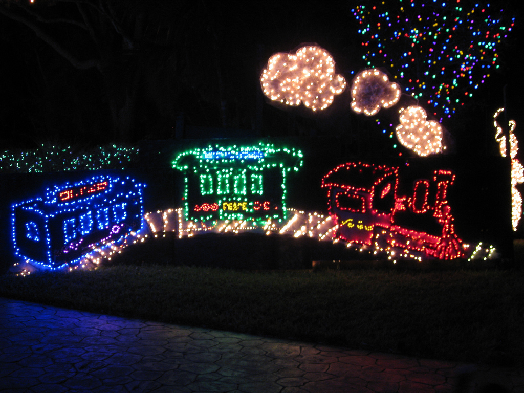 Top 10 Biggest Outdoor Christmas Lights House Decorations 