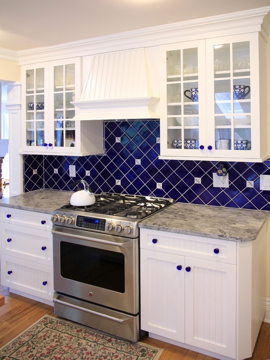 36 Colorful And Original Kitchen Backsplash Ideas - DigsDigs